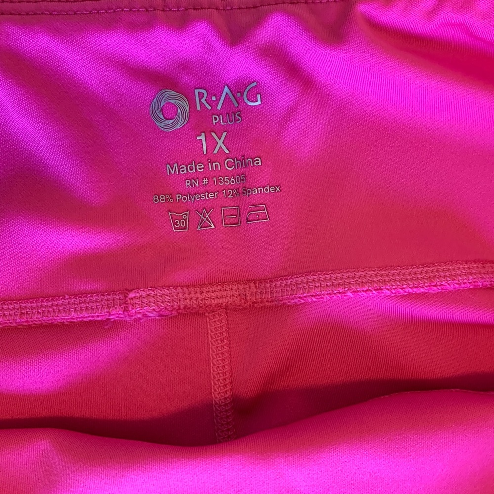 Hot pink Capri leggings with two pockets - Picture 3 of 4